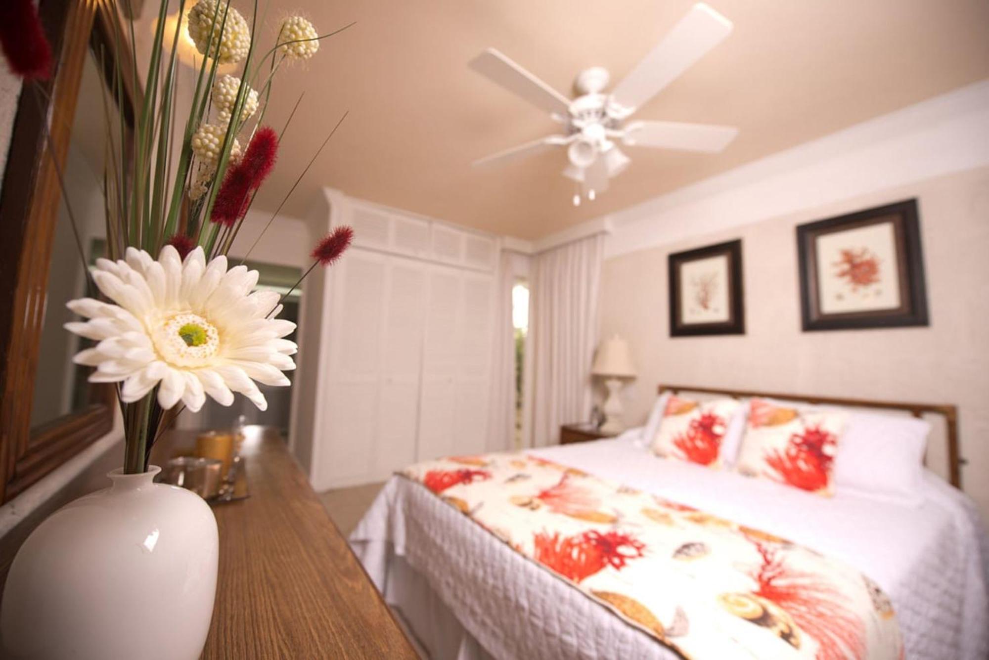 Bora Bora By Blue Sky Luxury Appartement Paynes Bay Kamer foto